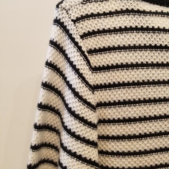 Forever 21 Black & White Acrylic Sweater Round Neck Button Down Long Sleeve Sz L - Picture 4 of 12